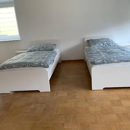 Home24 Immobilien 招待所